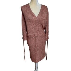 L'ATISTE Coral knit dress with 3/4 Flare sleeve and a V-neckline. Size Small